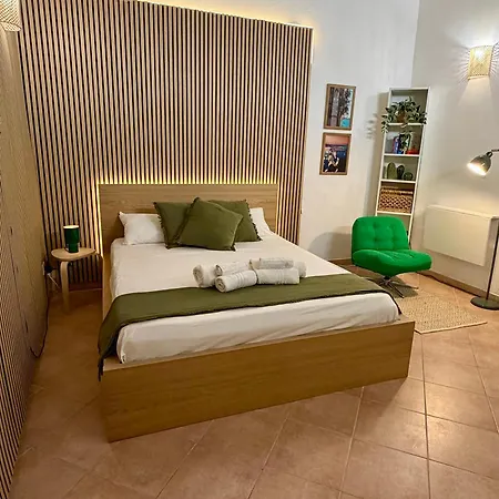Alexander's Loft, Ortigia